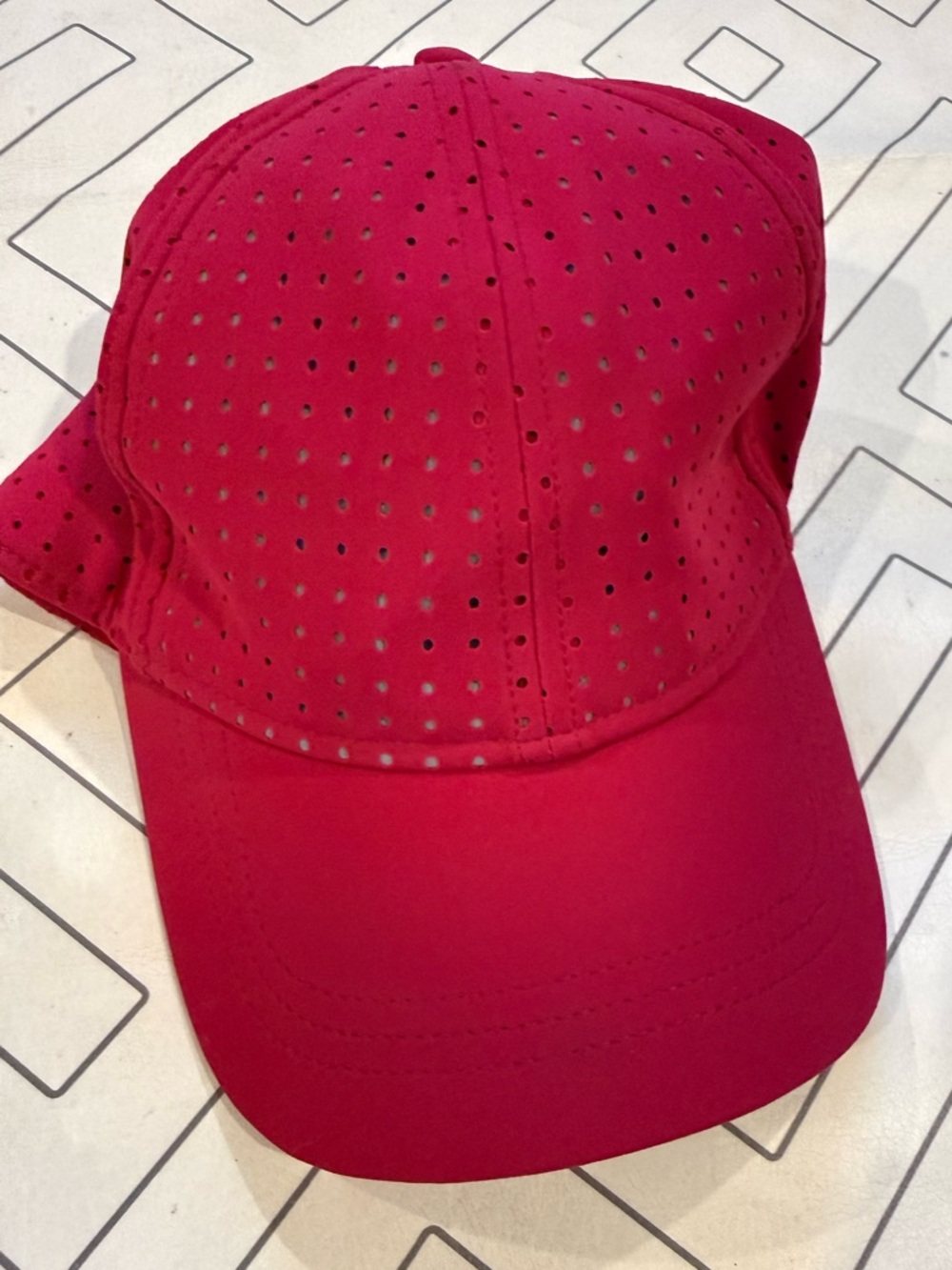 Lululemon Raspberry Reflector Hat - Picture 3 of 11